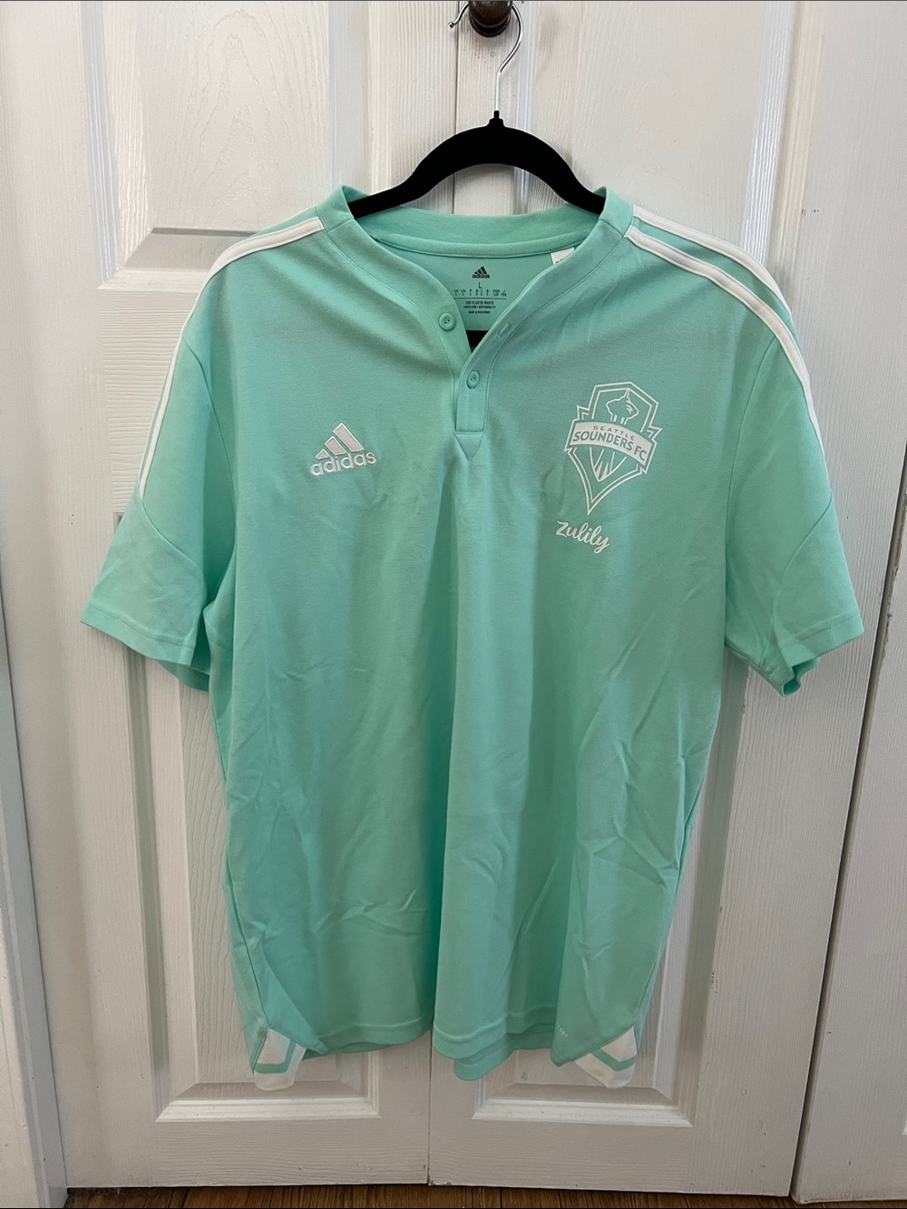 NWT Rare Vintage Seattle Sounders FC Parley Short-Sleeve Shirt